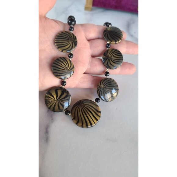 Vintage Black and Tan Beaded Necklace - Picture 6 of 10